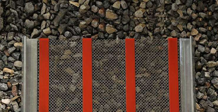 Tensioned Self-cleaning Screen