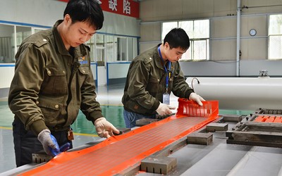 Taller de Fabricación de Mallas Autolimpiante & Mallas de Poliuretano