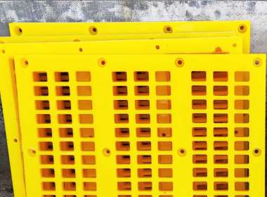 What is the cause of damage to the vibration screen?