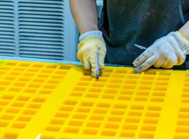 Correct installation method of polyurethane screen plate