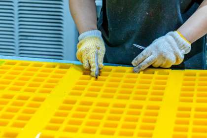 Correct installation method of polyurethane screen plate