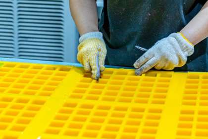 How to install polyurethane screen?