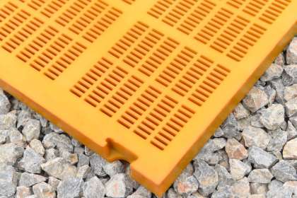 Daily maintenance and replacement of accessories for polyurethane screens