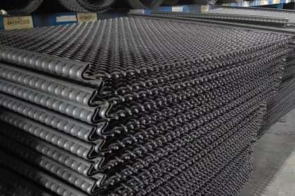 What are the applicable industries for manganese steel screens?