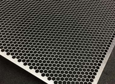 Heat treatment process of steel plate perforated screen
