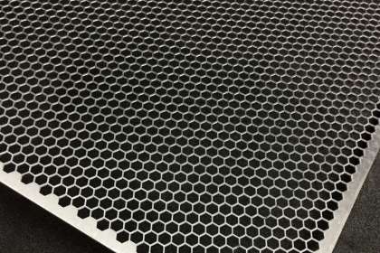 Heat treatment process of steel plate perforated screen