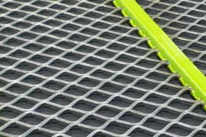 The Role of Slotted Crimped Self-Cleaning Screens in Screening Efficiency