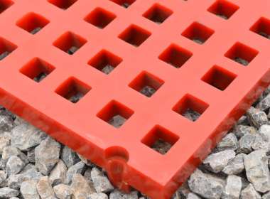 What are the factors that affect the life of polyurethane screens?