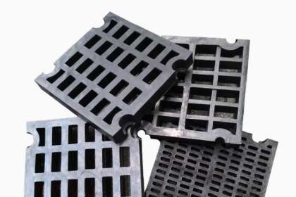 Is the rubber screen more durable than the metal screen?