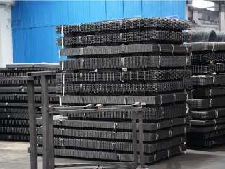 Advantages and Applications of Manganese Steel Crimped Wire Mesh