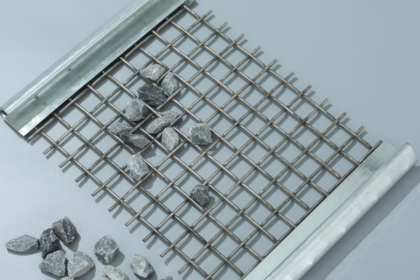 Self-Cleaning Screens vs Wire Woven Screens: Effective A...