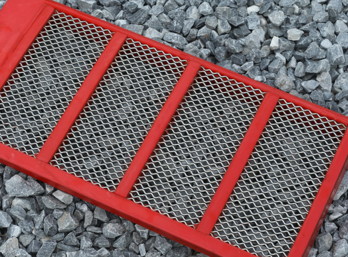 Self-Cleaning Mesh
