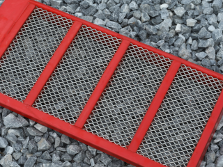 Vibrating Screen Clogging Killing Your Production Efficiency? A Self-Cleaning Screen Fixes It