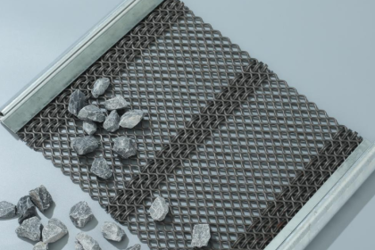 Self-Cleaning Vibrating Screens: A Savior for Screening Wet and Sticky Materials
