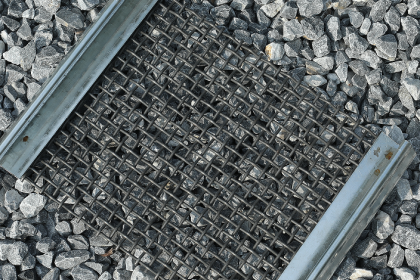 Three Significant Advantages of Flat-Top Woven Mesh in Material Screening