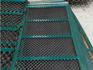 Performance of Self-Cleaning Screens in the Separation and Screening of Industrial Waste Residue and Solid Waste