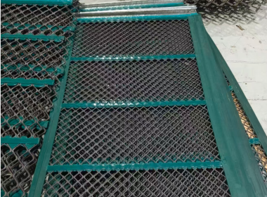 Performance of Self-Cleaning Screens in the Separation and Screening of Industrial Waste Residue and Solid Waste