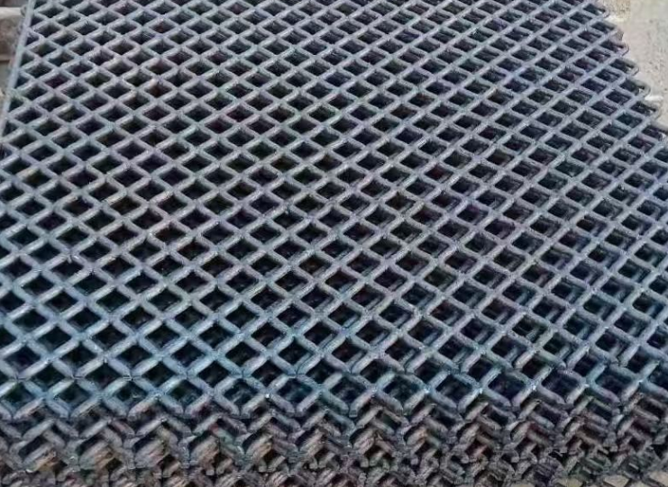 Why Welded Screens Outperform Woven Wire Screens in Mining Applications