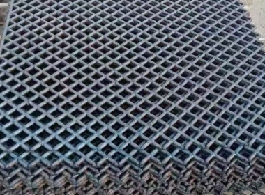 Why Welded Screens Outperform Woven Wire Screens in Mining Applications
