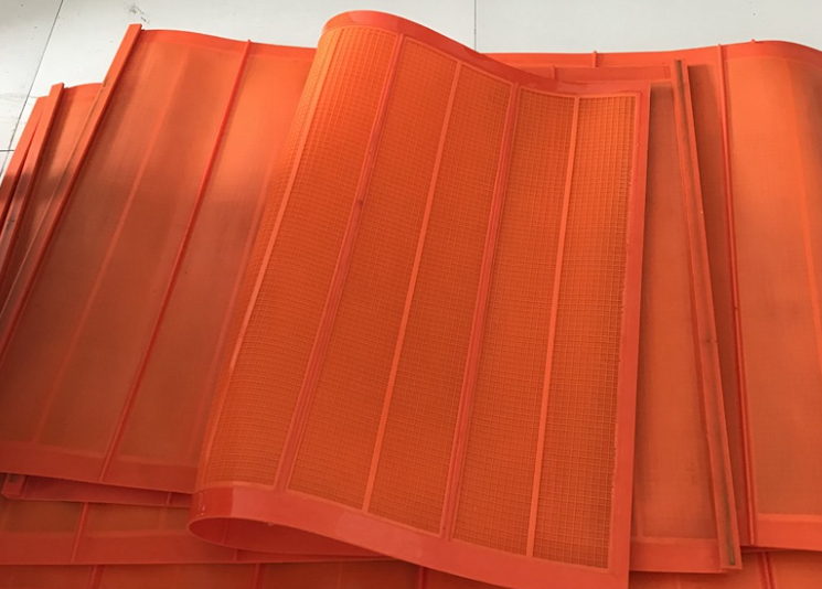 Installation and Tightening Specifications for Polyurethane Fine Screens Used in High-Frequency Screening