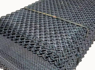 Balance Wire Diameter and Effective Open Area in Mining Welded Screen to compromise Wear Resistance and Screening Efficiency