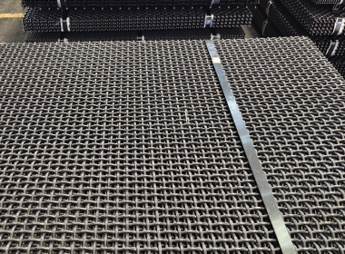 Comparison of Aperture Stability Between Crimped Metal Wire Mesh and Standard Woven Wire Mesh