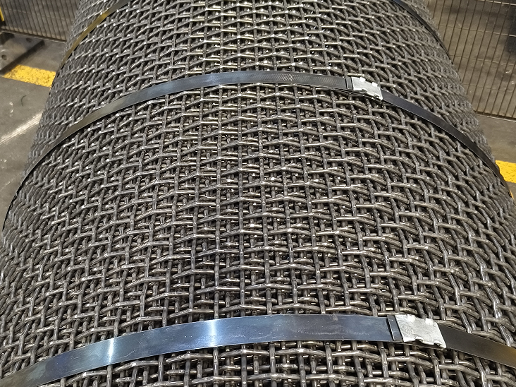 Corrosion and Wear Resistance of Metal Woven Screens in the Ore Screening Process