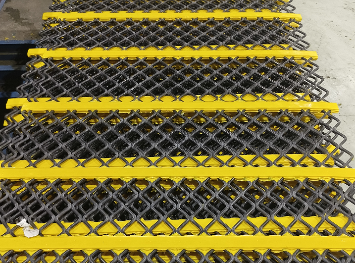 self-cleaning mesh