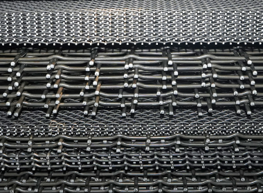 Guide to Selecting Woven Wire Mesh: Balancing Strength, Open Area, and Service Life‌