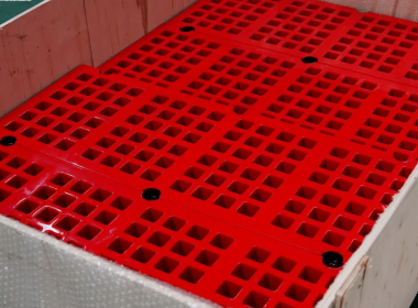 Polyurethane Screen Panels and Woven Wire Screens：Which Cuts the Noise in Ore Screening‌