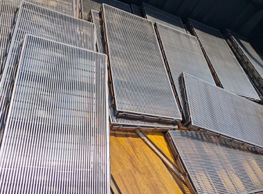 Anti-clogging and Wear-resistant Design of Wedge Wire Screens for Bauxite Washing Applications
