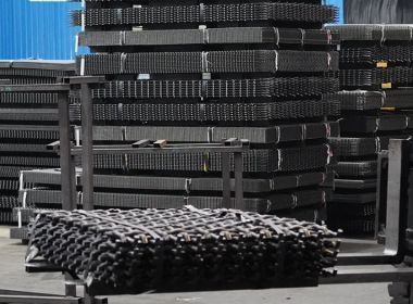 The Complete Production Process for Woven Metal Screen: From Raw Wire to Finished Screen