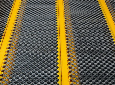 Optimal Aperture Shapes and Sizes for Self-Cleaning Screens Used in Screening Fine-Grained Materials