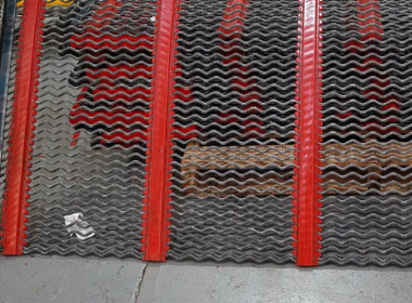Application of Self-cleaning Screens in the Fine-particle Classification and Anti-caking of Quartz Sand