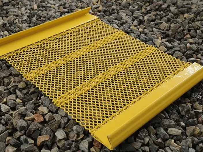 Evaluating Self-Cleaning Performance of Self-Cleaning Screens for High-Moisture Coal Screening‌