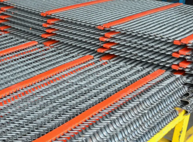 Principle of Independent Vibration Frequency and On-Site Commissioning Adjustment for Self-Cleaning Screens‌