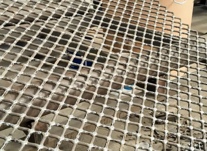Anti-Clogging Design for Potash Extraction Using Welded Mining Screens‌