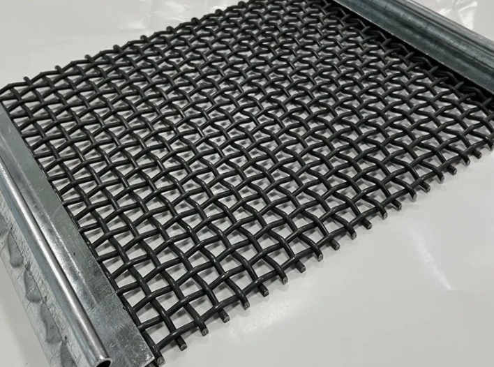 Selection of Material and Mesh Count for Woven Metal Screens in High-Purity Quartz Sand Screening‌
