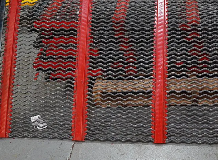 Self-Cleaning Screen
