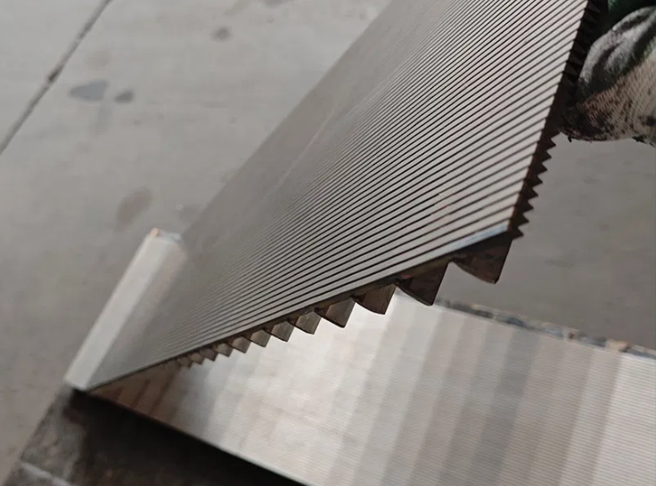 Frame-Fixed Methods for Wedge Wire Screen Panels: A Comparison of Welding and Mechanical Locking Process‌