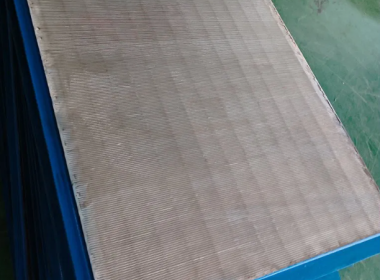 Analysis of the Wear and Corrosion Resistance of Wedge Wire Screens in the Zinc Ore Beneficiation Process‌