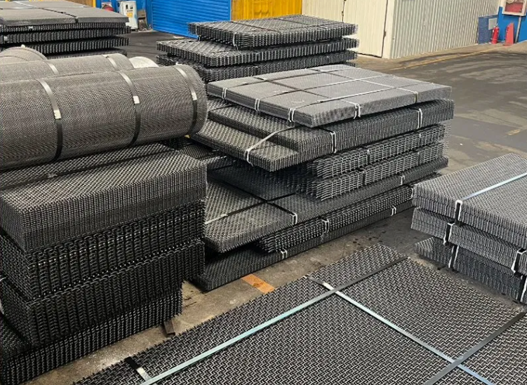 Matching Principle of the Excitation Frequency of a Vibrating Screen with the Natural Frequency of a Woven Metal Screen
