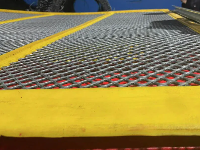 Self-Cleaning Screen