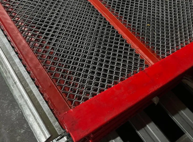 Third-Party Quality Testing of Self-Cleaning Screens: Target Values for Screening Efficiency and Wear Resistance