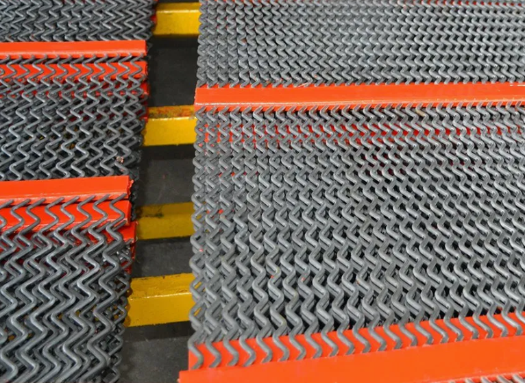 Anti-adhesion and Wear-resistant Solution Using Self-cleaning Screens for Zinc Ore Beneficiation
