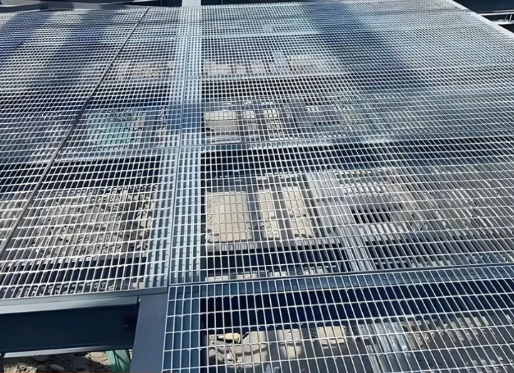 Anti-slip Design and Installation Specifications for Steel Grating Stair Treads in Mining Areas