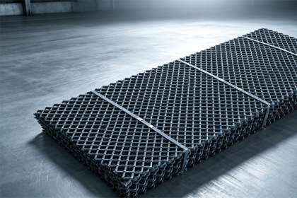 Anti-Clogging Performance of Woven Wire Mesh for Wet Coal Processing