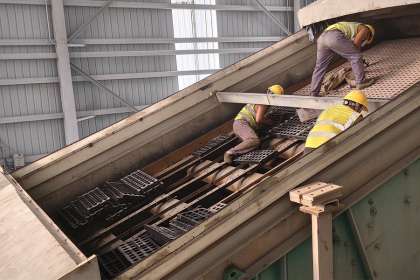 Heavy-Duty Rubber Panels: Taking the Hit in Iron Ore Screening