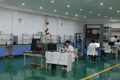 Safe application of antistatic polyurethane screens in flammable dust environments