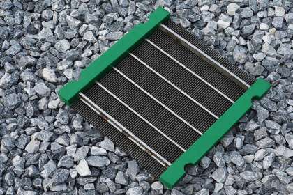 Selecting Wear-Resistant Wedge Wire Screens for Iron Ore Dewatering